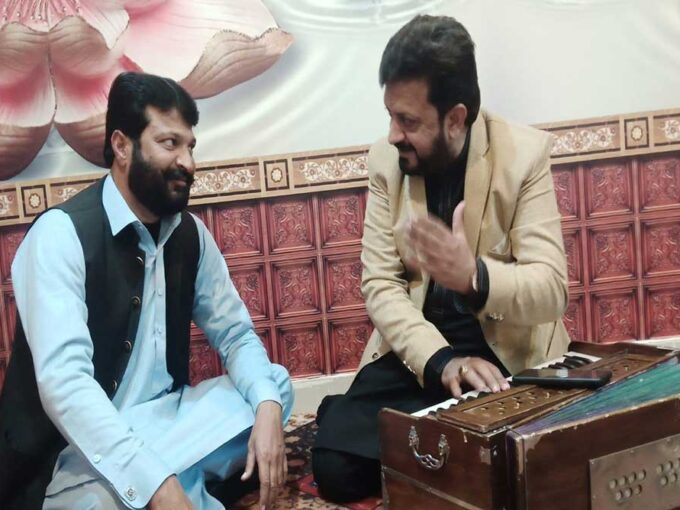 Tahir Mehmood Nayyar Singer From Dina jehlum Contact number