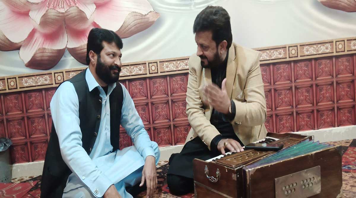 Tahir Mehmood Nayyar Singer From Dina jehlum Contact number